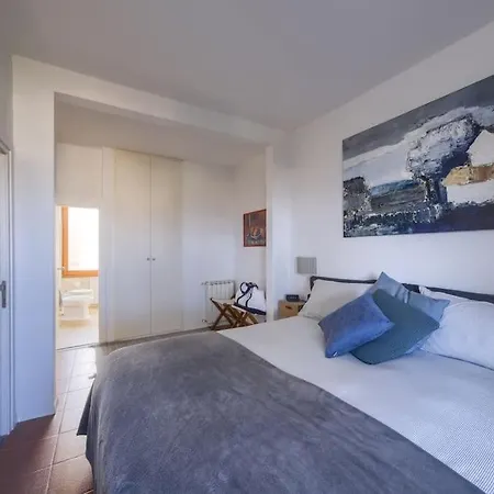 View-hosted By Sweetstay * Florence